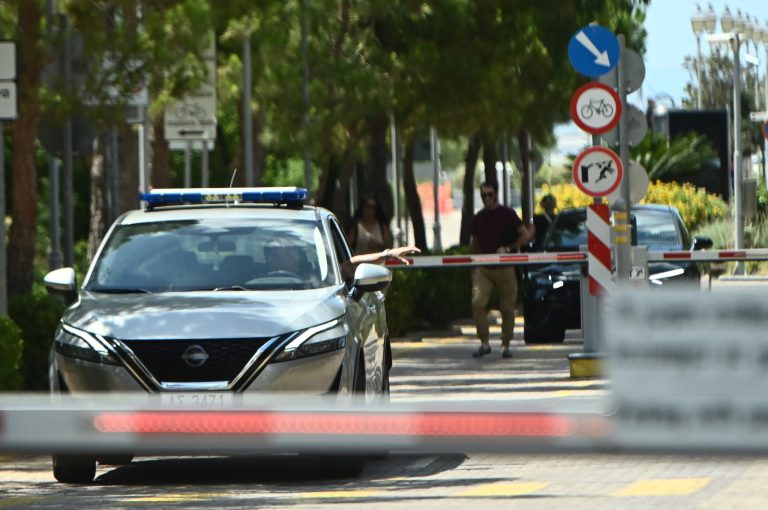 Παλαιό Φάληρο: Καταθέτει στο Λιμενικό η μητέρα του νεκρού κοριτσιού – Έρευνες στο σπίτι της στα Πατήσια