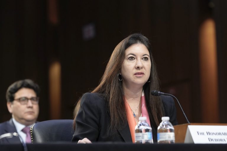 ΗΠΑ: Αιφνιδιαστική παραίτηση της Αντριάνα Κούγκλερ από τη Fed – Ανοίγει ο δρόμος για τον διορισμό του εκλεκτού του Τραμπ