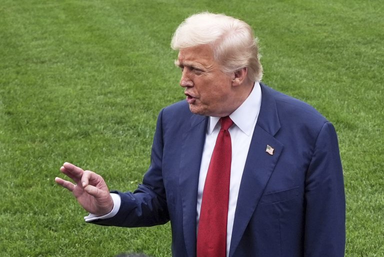 Ο Τραμπ δήλωσε ότι ο βραζιλιάνος ομόλογός του μπορεί να του τηλεφωνήσει όποτε το επιθυμεί