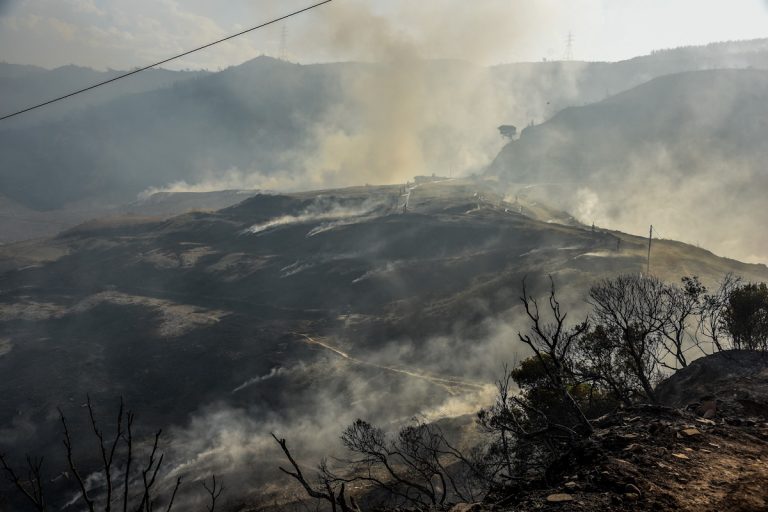 Φωτιές στην Ελλάδα: Ποιες είναι οι επιπτώσεις τους στην υγεία μας – Τι πρέπει να γνωρίζουμε