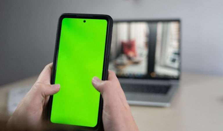 Πώς η υπερβολική έκθεση στις οθόνες απειλεί την καρδιά των παιδιών και των εφήβων