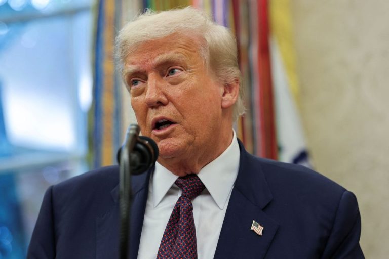 Λευκός Οίκος: O Τραμπ συνεχίζει να εργάζεται για μια συνάντηση Πούτιν – Ζελένσκι