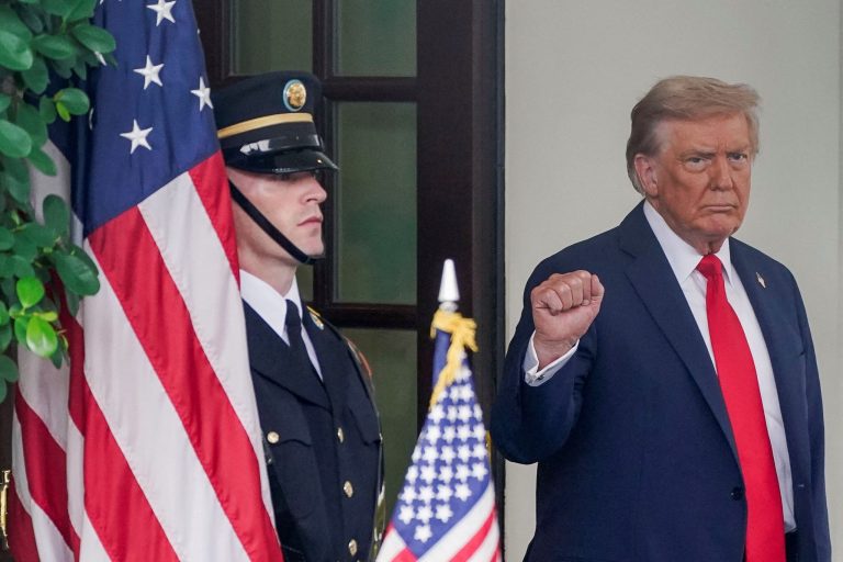 Ένταση με Καράκας: Ο Τραμπ αναπτύσσει αρμάδα πολεμικών πλοίων με χιλιάδες πεζοναύτες ανοιχτά της Βενεζουέλας