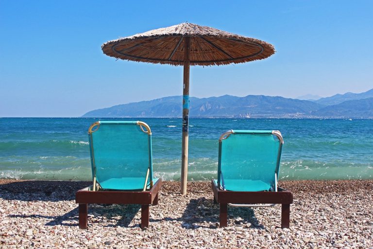 «Βούλιαξε» στις καταγγελίες το MyCoast: 11.500 για αυθαιρεσίες στις παραλίες – Τα βήματα για να κάνετε αναφορά