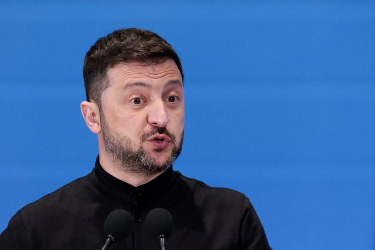 Ο Ζελένσκι καλεί ξανά τον Πούτιν σε απευθείας συνομιλίες για τον τερματισμό του πολέμου στην Ουκρανία