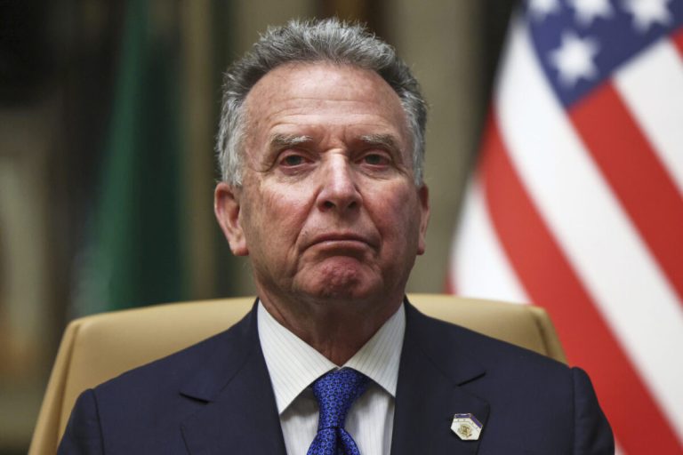 ΗΠΑ: Ο Λευκός Οίκος καταγγέλλει «επιχείρηση ξένης ανάμιξης» έπειτα από ένα επικριτικό άρθρο για τον Γουίτκοφ