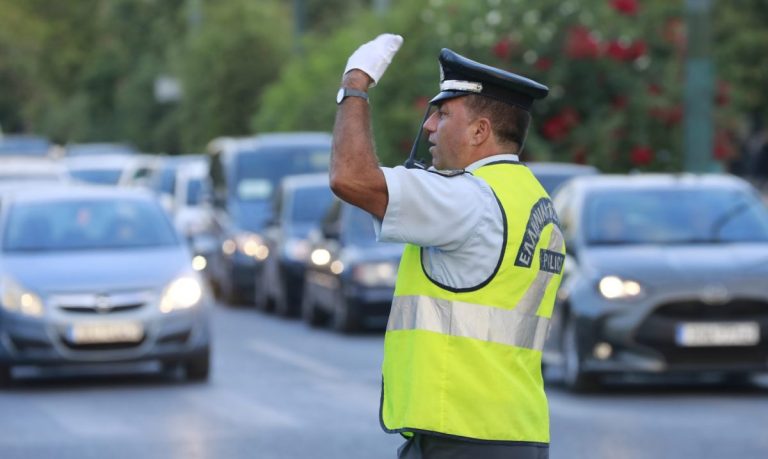 Μπλόκα της Τροχαίας στην πρεμιέρα του νέου ΚΟΚ: Η τεχνολογία στη «φαρέτρα» των αρχών και η «υποτροπή» που εκτινάσσει τα πρόστιμα