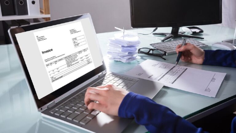 ΑΑΔΕ: Φορολογικά κίνητρα σε επιχειρήσεις και ελεύθερους επαγγελματίες για την είσοδο στην ηλεκτρονική τιμολόγηση