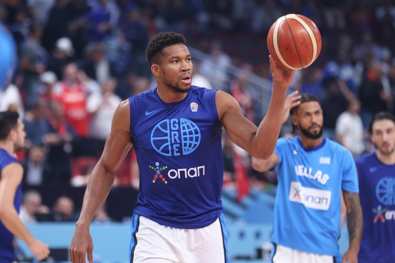 Eurobasket 2025: Δείτε το εντυπωσιακό κάρφωμα του Γιάννη Αντετοκούνμπο (βίντεο)