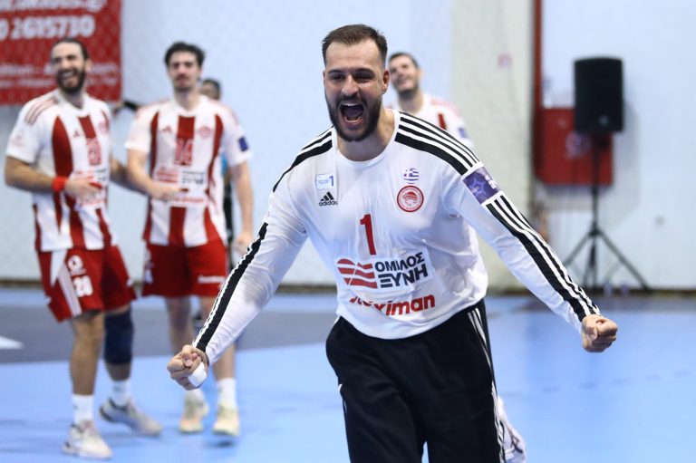 Ο Ολυμπιακός κατέκτησε το Super Cup στο χάντμπολ – Νίκησε 24-23 την ΑΕΚ με ήρωα τον Ντιόγκο Βαλέριο
