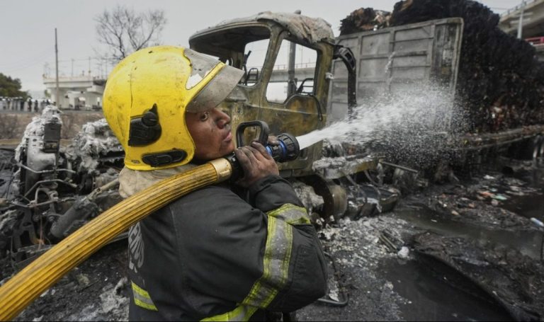 Μεξικό: Αυξάνεται ο αριθμός των θυμάτων από έκρηξη βυτιοφόρου – 13 νεκροί
