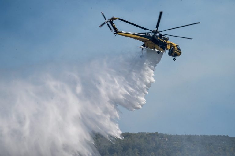 Φωτιά σε εξέλιξη στην Σπαρτουλιά Αρχαίας Ολυμπίας – Επιχειρεί και ελικόπτερο