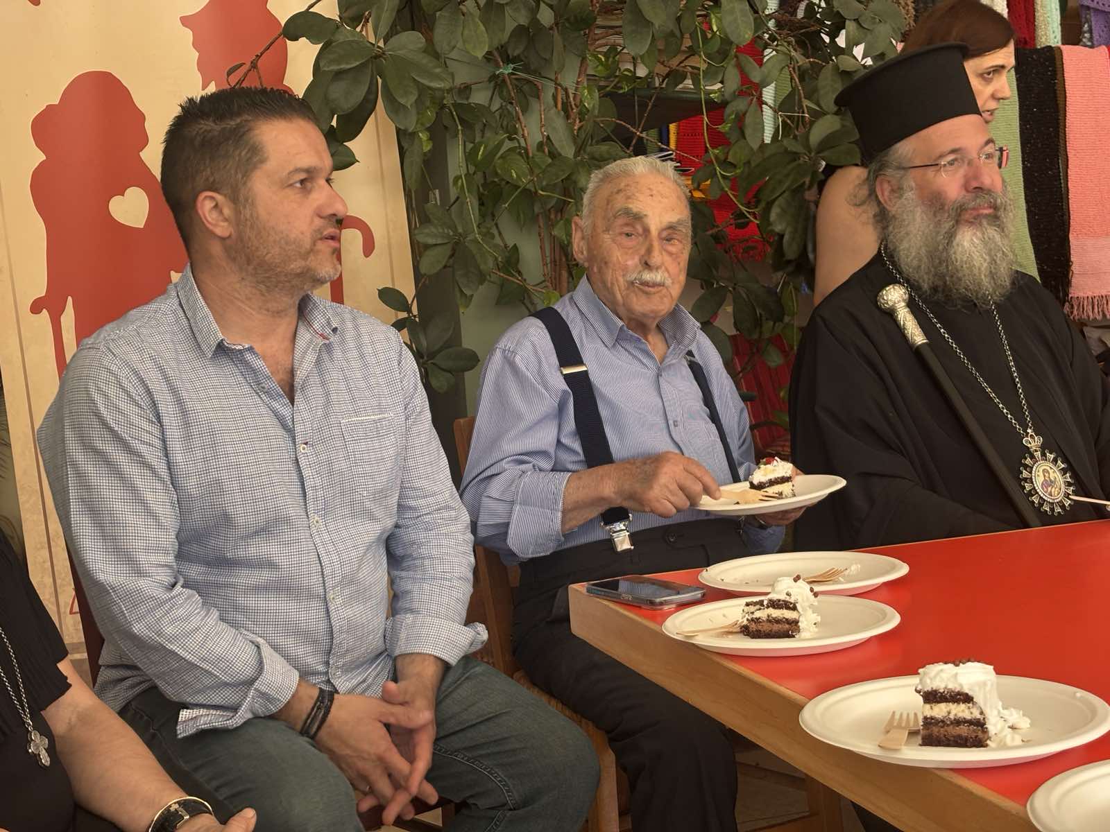 Ο κύριος Γιώργος από το Ρέθυμνο γιορτάζει τα 100 του χρόνια