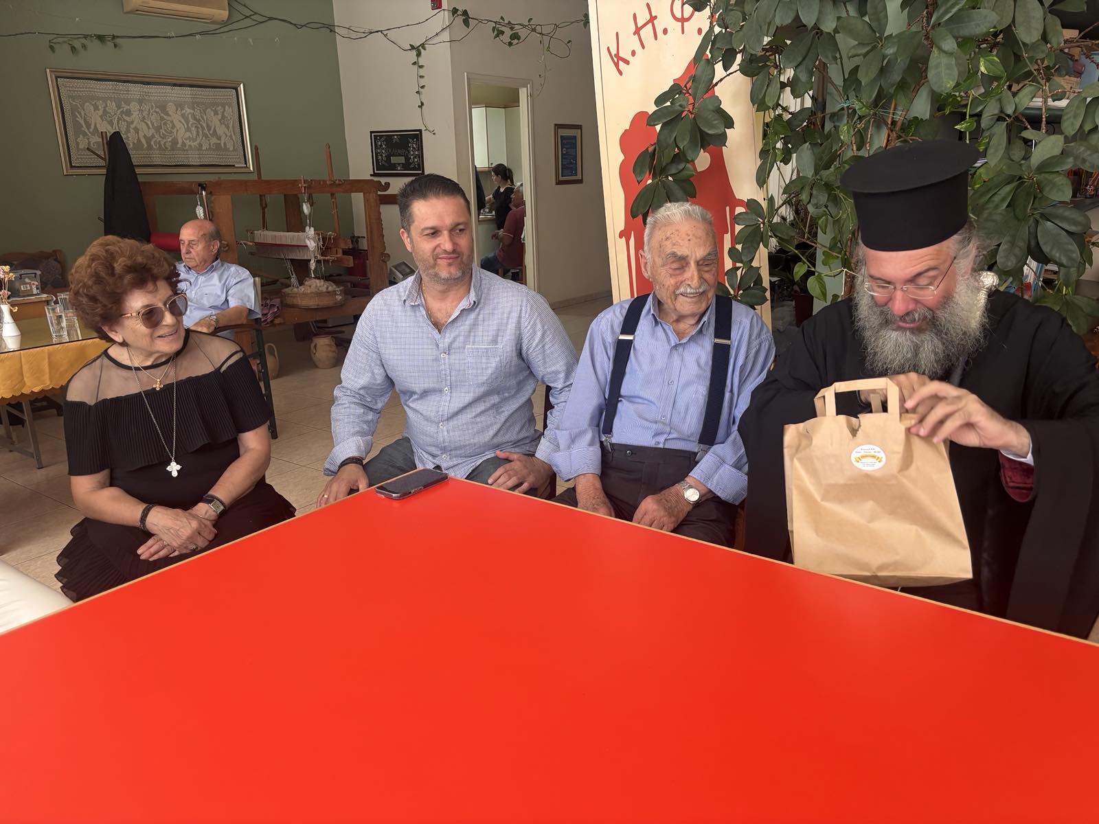 Ο κύριος Γιώργος από το Ρέθυμνο γιορτάζει τα 100 του χρόνια
