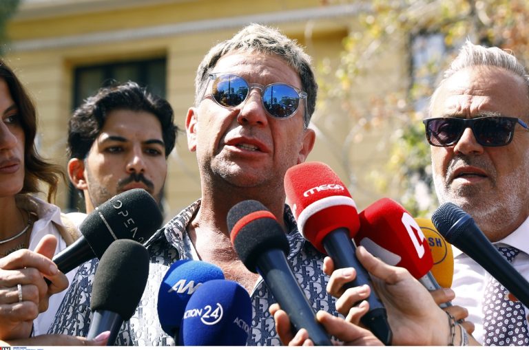 Γιώργος Μαζωνάκης: Θρίλερ με τη συσκευή παρακολούθησης που βρέθηκε στο σαλόνι του