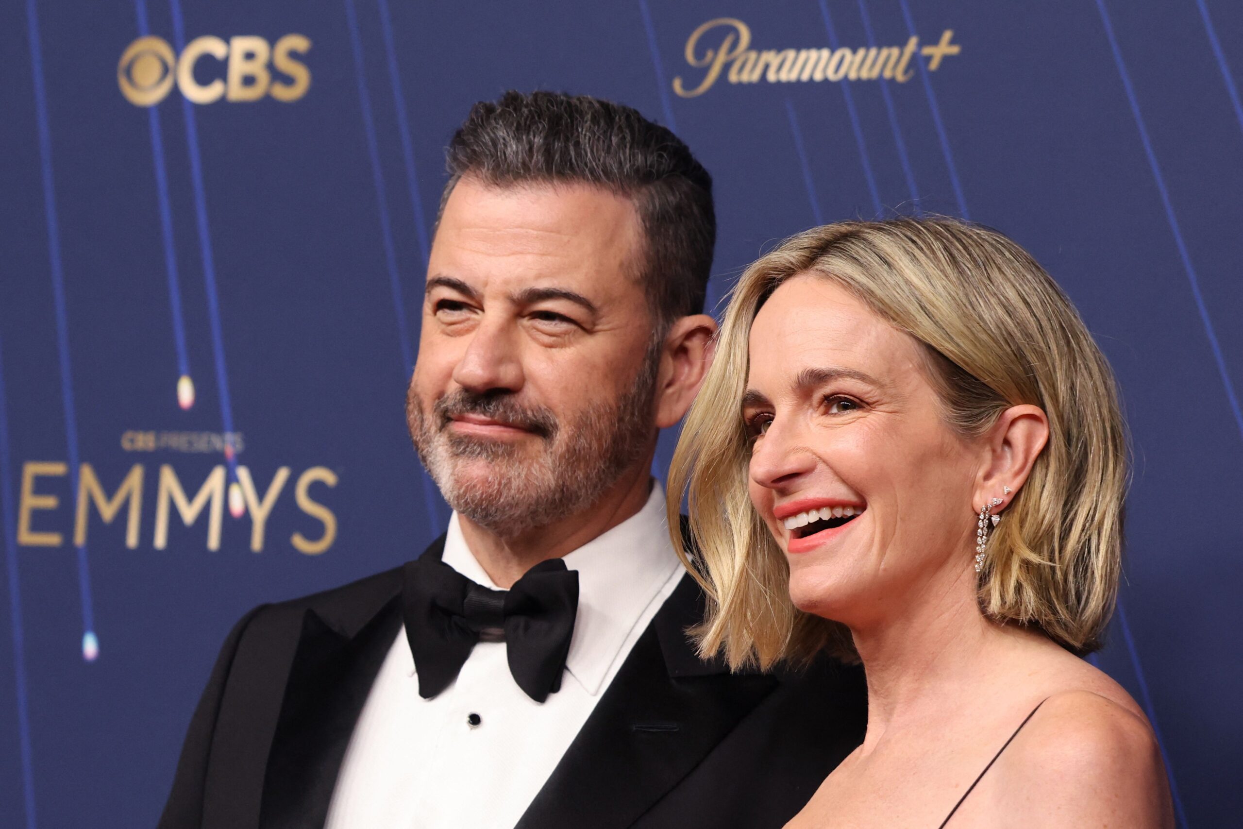 The 77th Primetime Emmy Awards in Los Angeles Τζίμι Κίμελ και Μόλι ΜακΝίρνι