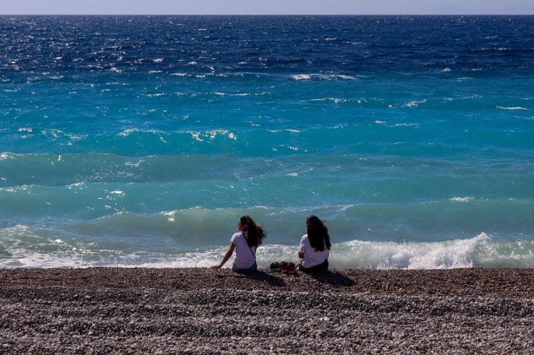 Καιρός σήμερα: Υψηλές θερμοκρασίες και 7 μποφόρ στο Αιγαίο