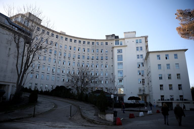 Στο ΚΑΤ οι δύο Έλληνες τραυματίες από το Ναϊρόμπι – Χτύπησαν σοβαρά σε τροχαίο