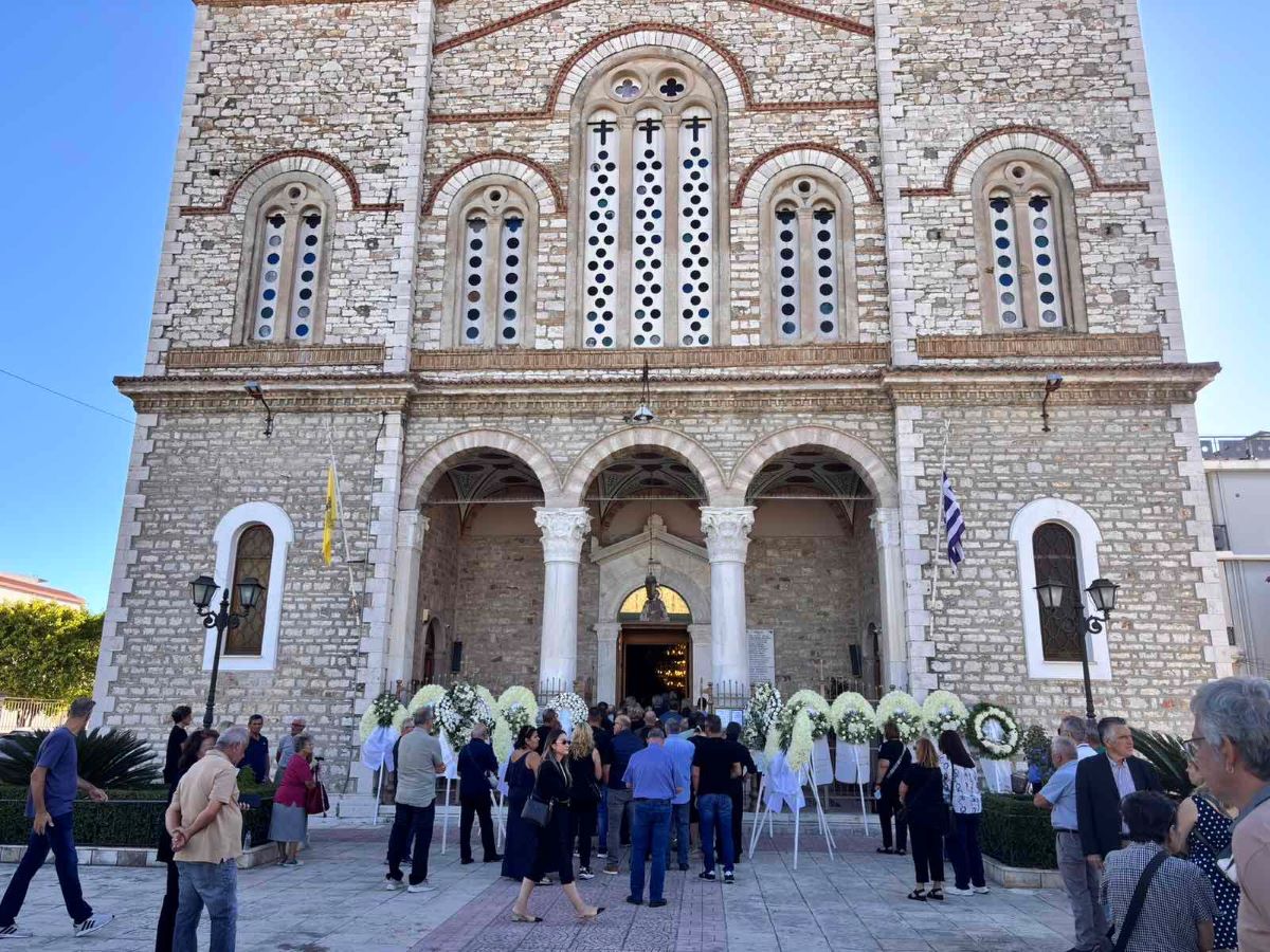 Πλήθος κόσμου στην κηδεία του καμεραμάν Γιώργου Παυλάκη
