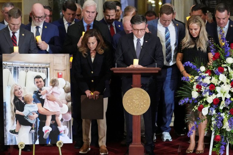 Πρόταση για θανατική ποινή στον Τάιλερ Ρόμπινσον – Απαγγέλθηκαν κατηγορίες για τη δολοφονία του Τσάρλι Κερκ