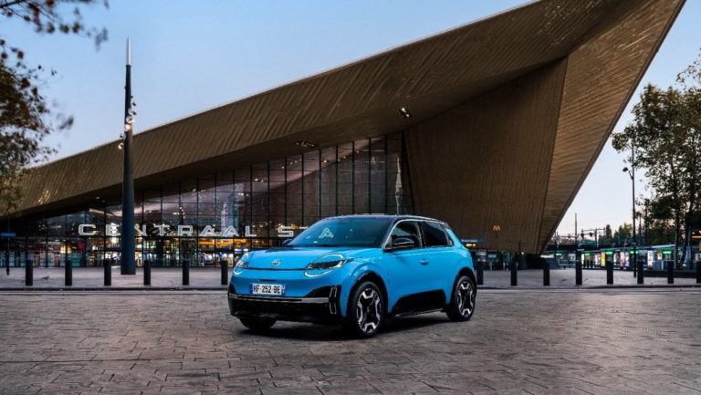 Nissan: Τέλη του 2025 έρχεται στην Ελλάδα με έως 416 χλμ. αυτονομία