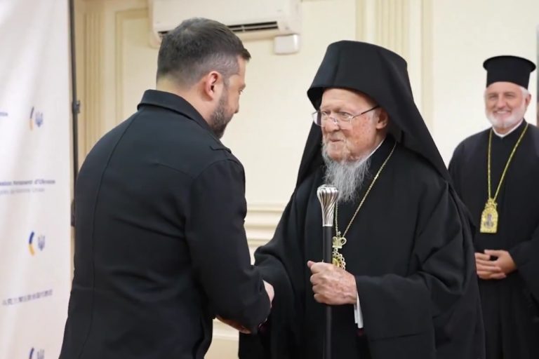 Ο Οικουμενικός Πατριάρχης Βαρθολομαίος συνάντησε τον Βολοντίμιρ Ζελένσκι – Συζήτησαν για την ειρήνη και την ουκρανική εκκλησία