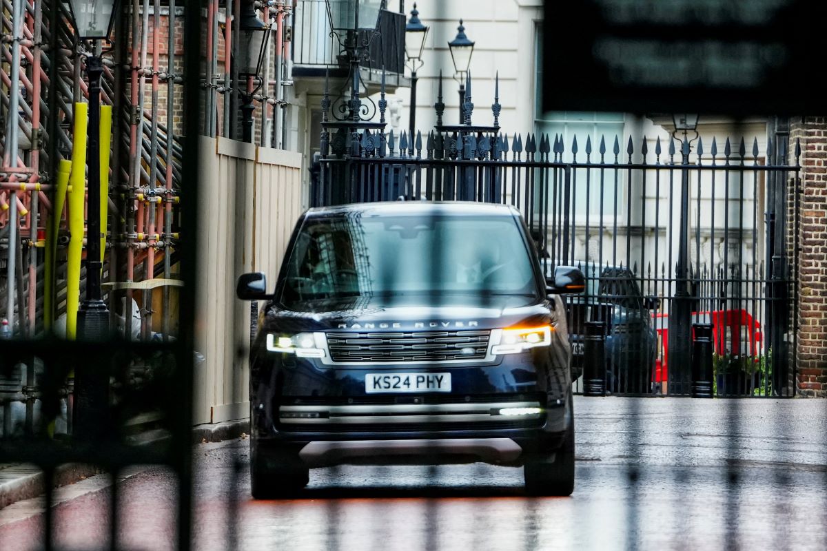 Ο πρίγκιπας Χάρι φτάνει στο Clarence House