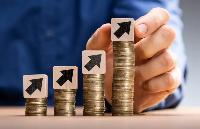 Μισθοί και συντάξεις: Δείτε πόσα χρήματα θα πάρετε το 2026 – Αναλυτικός πίνακας