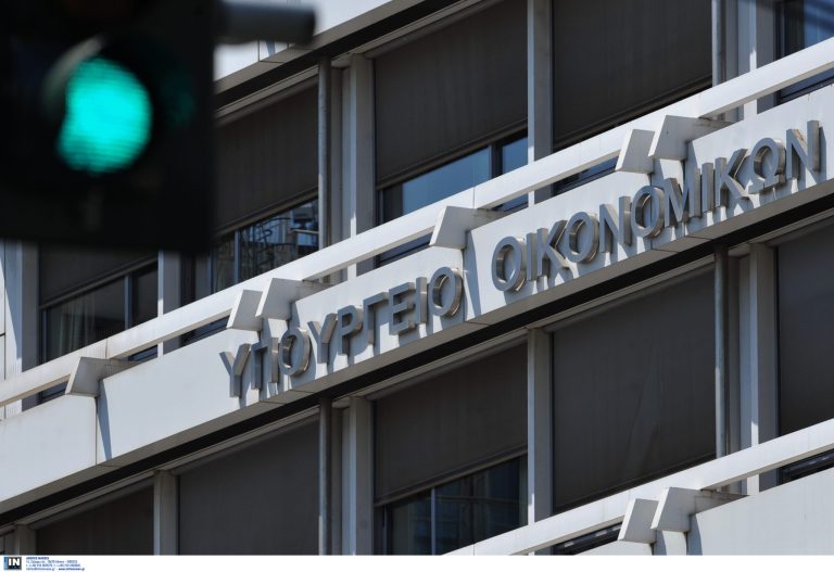 Προσχέδιο Προϋπολογισμού 2026: Ανάπτυξη στο 2,4% – Κίνδυνοι και βασικοί μοχλοί στήριξης της οικονομίας