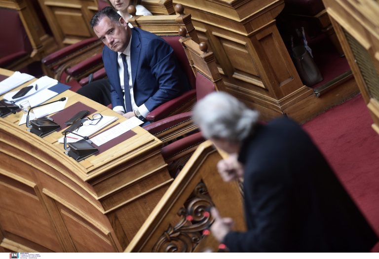 Πολάκης: «Κολλητός του Αυγενάκη ο Φραπές» – «Αποδείχθηκε ότι ήταν και του Ανδρουλάκη», απάντησε ο Άδωνις