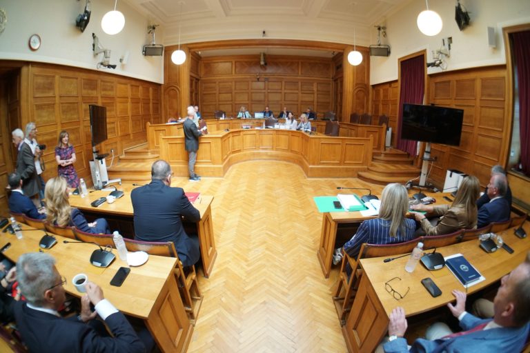 Live η συνέχεια των συνεδριάσεων της Εξεταστικής Επιτροπής της Βουλής για τον ΟΠΕΚΕΠΕ