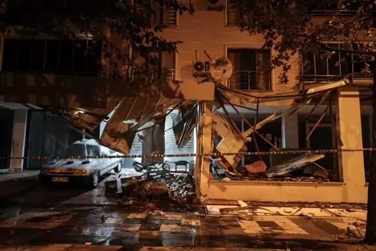 Σεισμός 6,1 Ρίχτερ στην Τουρκία: Τραυματισμοί λόγω πανικού και πτώσης από μπαλκόνια (video) – Δεν προέρχεται από το ρήγμα της Ανατολίας