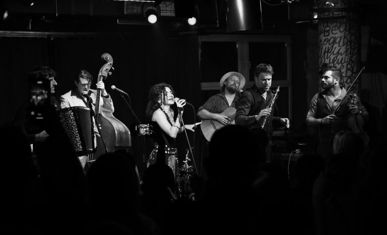 Οι Barcelona Gipsy balKan Orchestra επιστρέφουν σε Αθήνα και Θεσσαλονίκη
