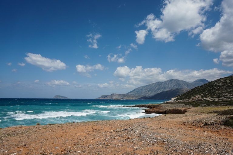 Ανάσα «καλοκαιριού« πριν την κακοκαιρία: Από Δευτέρα έρχεται ο «Ω-εμποδιστής»