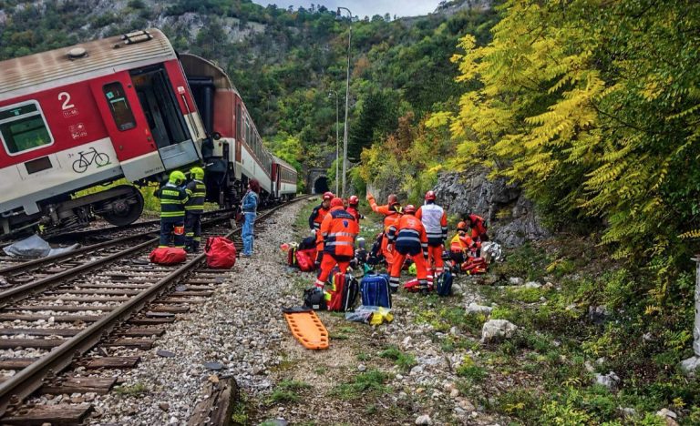 Σλοβακία: Είκοσι τραυματίες από τη μετωπική σύγκρουση δύο τρένων