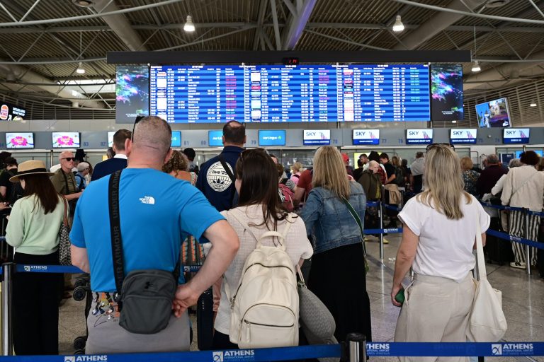 Ελεγκτές εναέριας κυκλοφορίας: «Ετοιμαστείτε για μεγαλύτερες καθυστερήσεις»