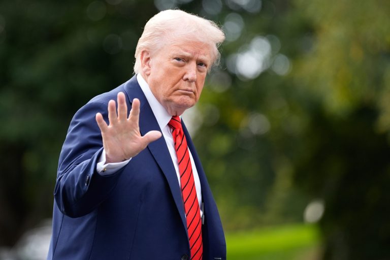 O Τραμπ κάνει αυτό που δεν μπόρεσαν οι Βρυξέλλες: Να κρατήσει το ρωσικό πετρέλαιο μακριά από την Ευρώπη