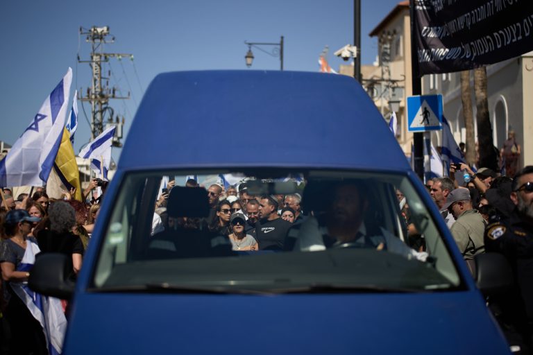 Γάζα: Τη σορό ενός ακόμη ομήρου παρέλαβε το Ισραήλ