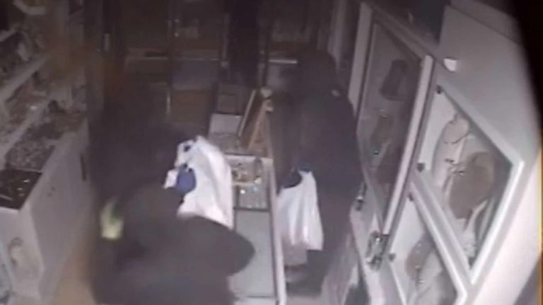 Απολογούνται τρεις για την διάρρηξη σε κοσμηματοπωλείο Αμαλιάδας