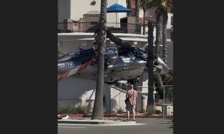 Καλιφόρνια: Σοκαριστικό βίντεο με συντριβή ελικοπτέρου σε πολυσύχναστη παραλία – Τουλάχιστον πέντε τραυματίες