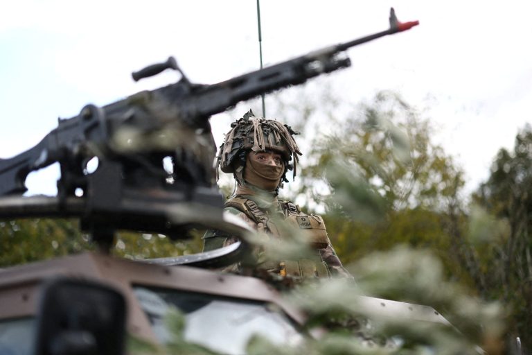 Στη Λατινική Αμερική ψάχνουν οι Βρυξέλλες… οπλίτες ^ κριτήριο το made in Europe για τις δημόσιες προμήθειες ^ ανελκυστήρες: Δηλώστε και σώστε ^ Euronext: Τake it or leave it ^ ιστορικό υψηλό για ΤΙΤΑΝ ^ στο σφυρί το Pan Orama