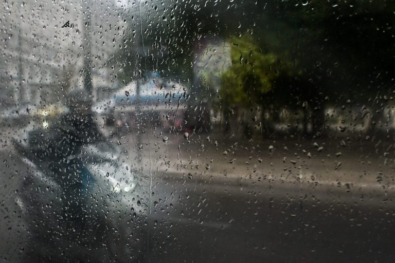 Έντονη βροχόπτωση στην Αθήνα – Χάρτες με την εξέλιξη της κακοκαιρίας τις επόμενες ώρες