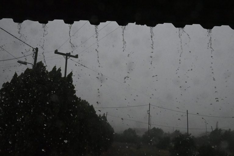 Μήνυμα του «112» στη Λήμνο για ισχυρές βροχοπτώσεις έως το μεσημέρι