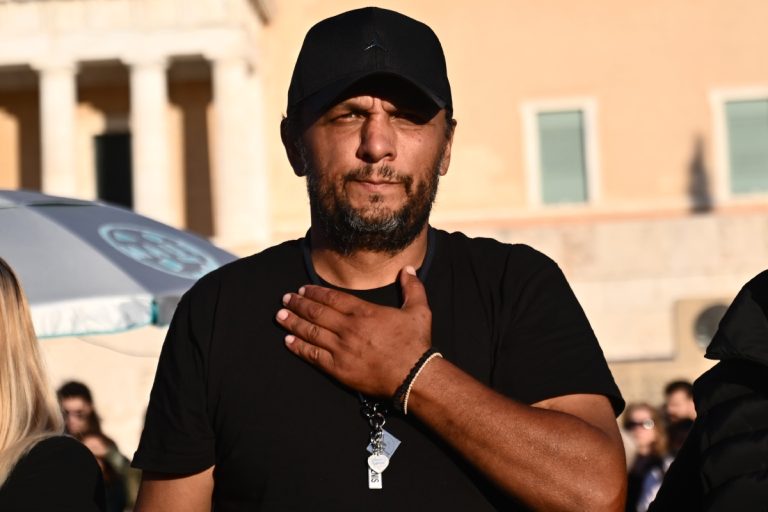 Ανησυχία στην κυβέρνηση για την υγεία του Πάνου Ρούτσι: Βγαίνουν μπροστά στελέχη της ΝΔ υποστηρίζοντας τον τραγικό πατέρα