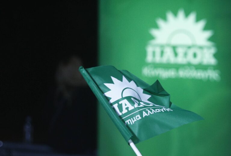 ΠΑΣΟΚ: Συμφωνεί η κυβέρνηση με την Σοφία Βούλτεψη ότι η Ευρωπαϊκή Εισαγγελία παρανομεί;