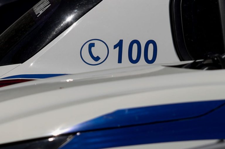 Πάτρα: Άγριο επεισόδιο σε νυχτερινό μαγαζί – Τον έριξε αναίσθητο από γροθιά και τον σημάδευε με όπλο