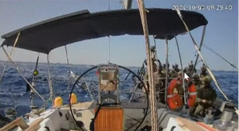 Α. Χαρίτσης για τους Έλληνες ακτιβιστές του στολίσκου: Η κυβέρνηση να διασφαλίσει κάθε λεπτομέρεια για την ασφαλή επιστροφή των 27 συμπολιτών μας