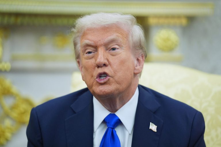 Ο Τραμπ ζήτησε να φυλακιστούν ο δήμαρχος του Σικάγο και ο κυβερνήτης του Ιλινόι