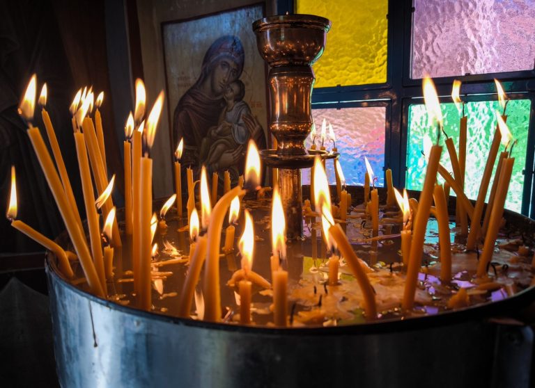 Λουτράκι: Ο ρόλος του πνευματικού της 55χρονης δασκάλας που κατήγγειλε 6χρονο για θωπεία