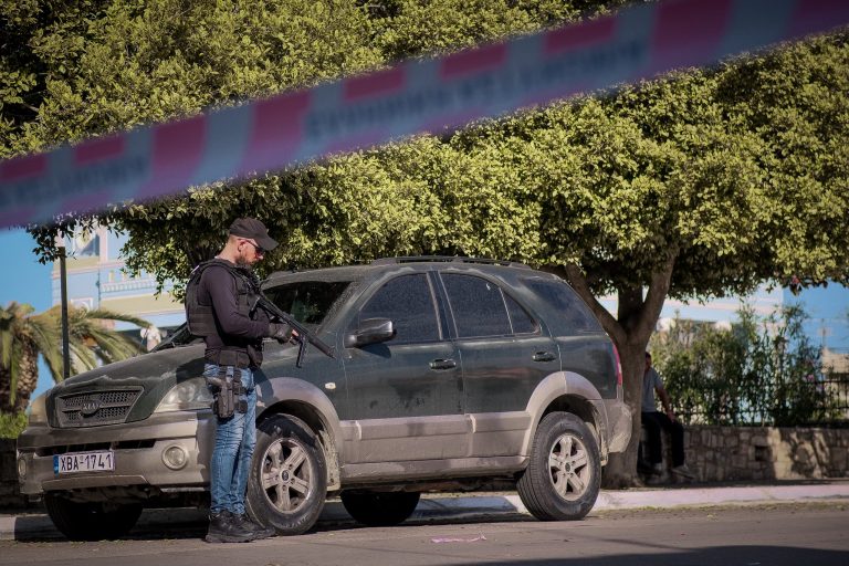 «Ισορροπία του τρόμου» στα Βορίζια – Αναζητούνται τα όπλα του μακελειού